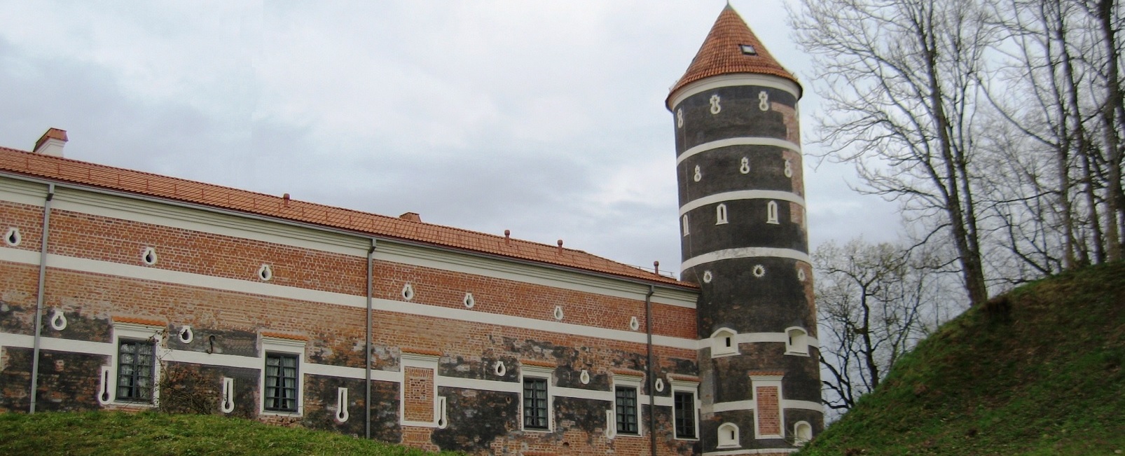 Įstiklintos priešgaisrinės aliumininės pertvaros. Plieninės priešgaisrinės durys. Įstiklintos priešgaisrinės aliumininės pertvaros. Plieninės priešgaisrinės durys.