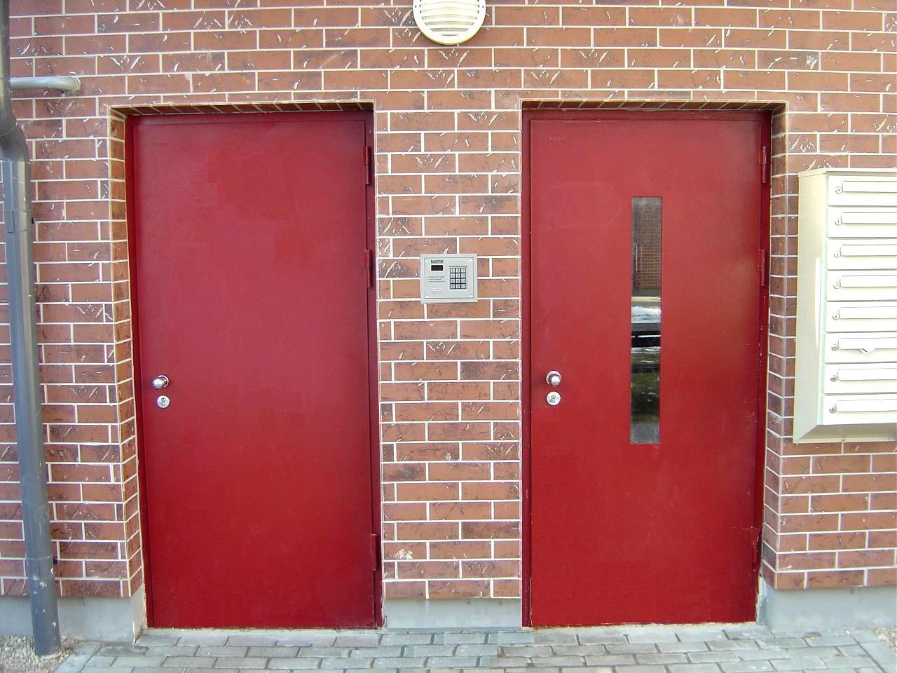 Stairwell entrance doors